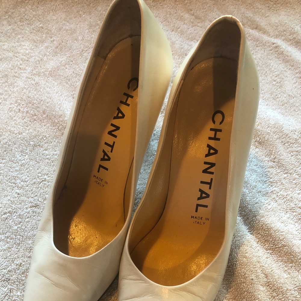 Chantal (Italy) cream leather pumps
